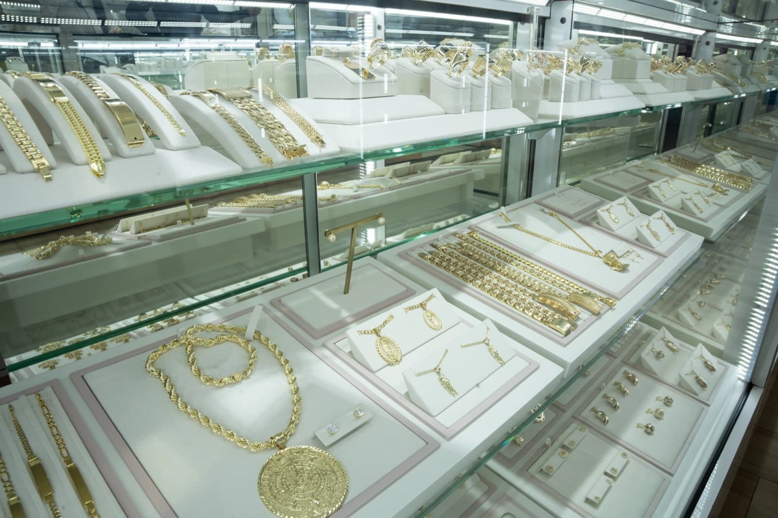 Yisel Jewelry, photograph 1